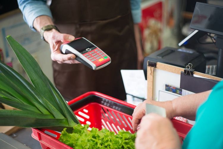 Do Grocery Stores Give Cash Back? Limits, Fees & Best Options